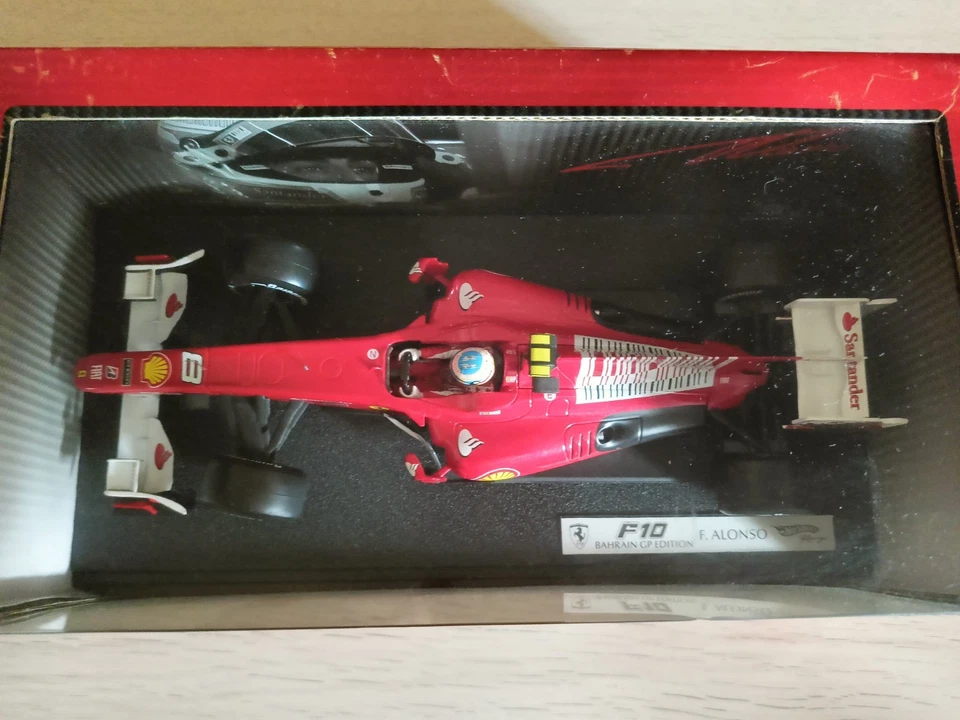 Modellino Hot Wheels Racing Scala 1/18 Ferrari F10 Bahrain GP Alonso - Immagine 2 di 4