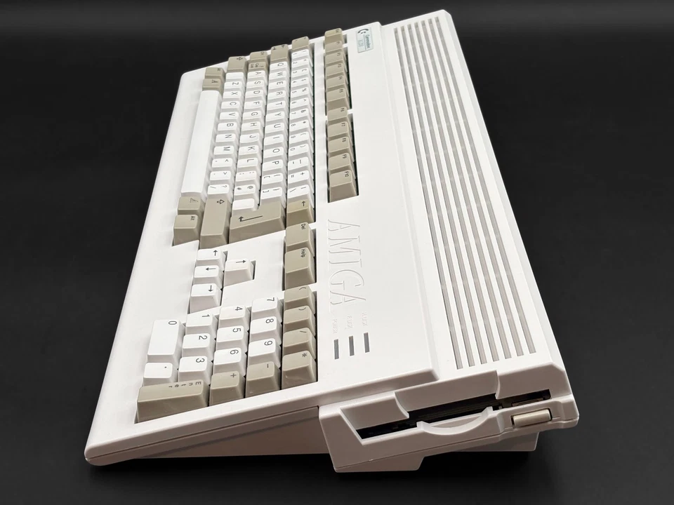 Computador Commodore Amiga 1200 recapitulado com TF1260 50MHz '060 e 128MB +mais! - Imagem 3 de 4