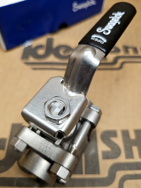 Swagelok SS-63TF8-KL-T 1/2" FNPT Stainless 3-Piece Ball Valve 2200 PSI-New In Bo img