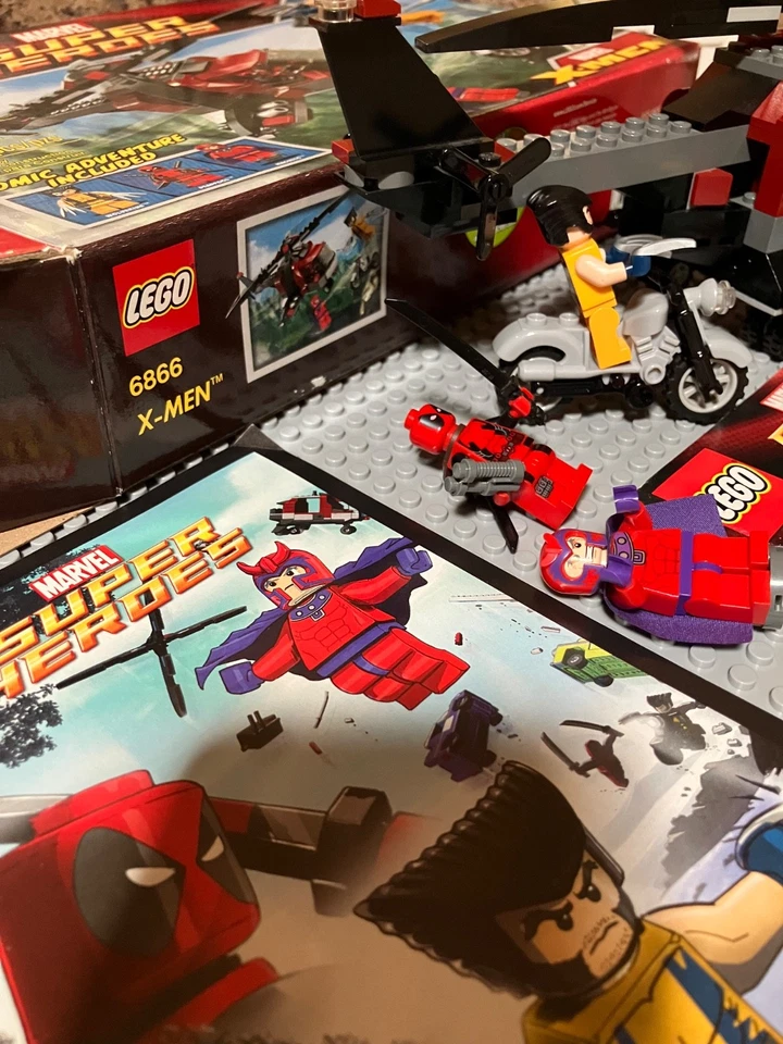 LEGO 6866 Marvel Wolverine's Chopper Showdown Deadpool Magneto X-Men minifigures - Image 4 of 4
