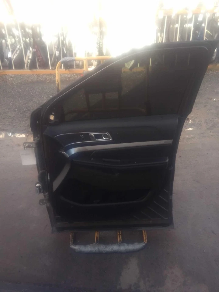Used Front Right Door Assembly Front fits: 2017 Ford Explorer Limited R. Front R Foto 3 de 4