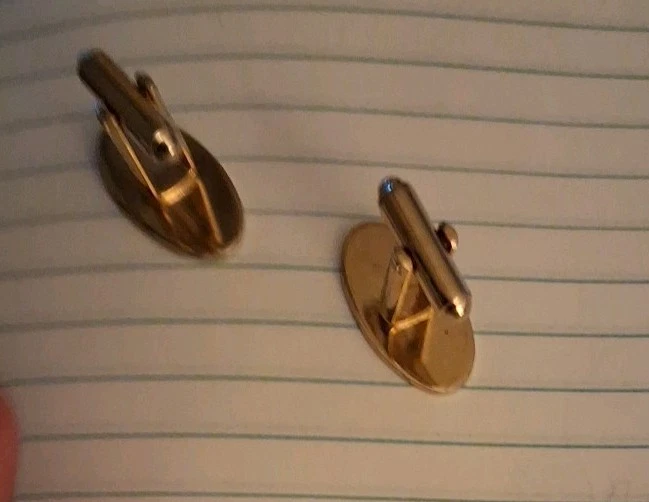 Gemelos traseros bala grabables vintage SHIELDS tono dorado Foto 2 de 3