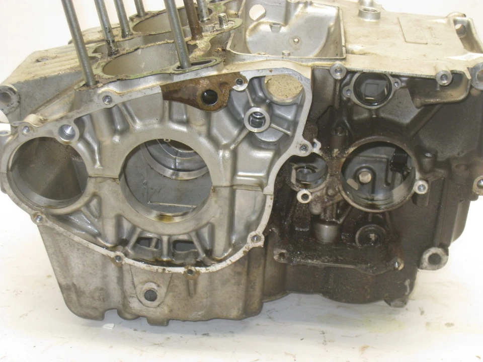 1979 SUZUKI GS425E GS E 425 КАРТЕР С БОЛТАМИ ШПИЛЬКИ - Изображение 2 из 4