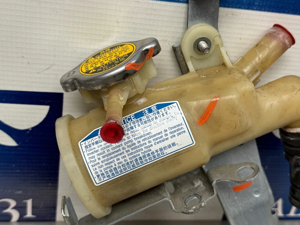 Lexus GS450H 2009 sistema híbrido depósito de refrigerante tanque de desbordamiento - 126 k Foto 3 de 4