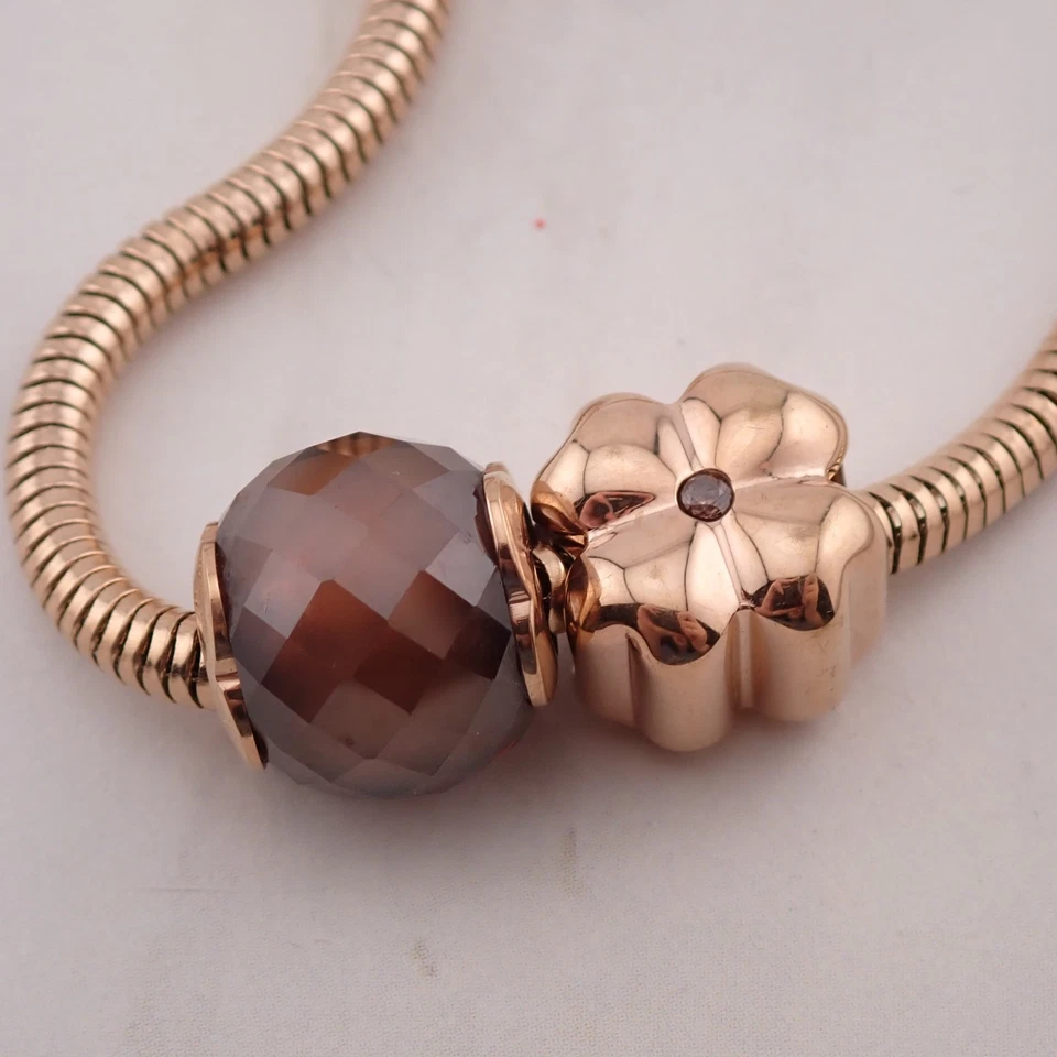 Colar de corrente de cobra tom dourado pingente de cristal flor coração Folli Follie - Imagem 3 de 4