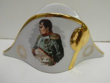 VINTAGE NAPOLEON HAT GILT PAINTED PORCELAIN ASHTRAY