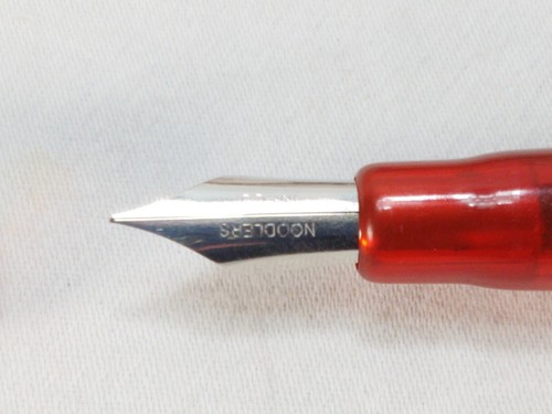Pluma Estilográfica Ahab 15033 Birmana Roja Ahab Flex con Caja Original Sin Usar - Imagen 5 de 9