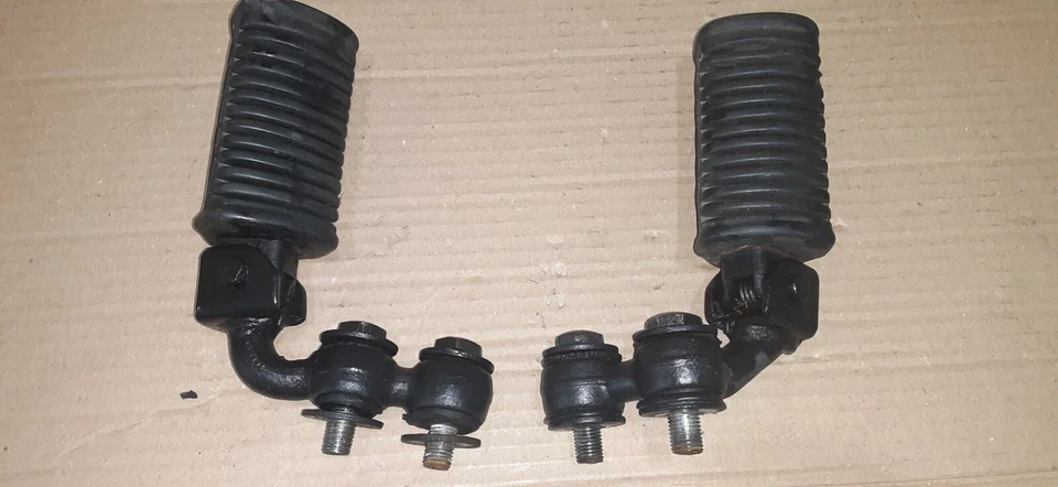 1981 Suzuki GS 550 Front / Rider Foot Pegs - Image 2 of 4