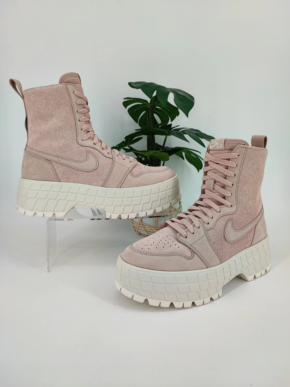 Scarpe Nike Air Jordan 1 Brooklyn da donna in camoscio rosa taglia 10 5 US