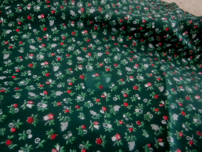 2 Pcs NEW FABRIC 78'' Dk Green Calico  & 25'' Plain Kelly Green Cotton Quilt ++