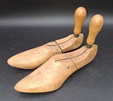 2 ATQ Wood Shoe Stretchers Hinged Sz 2 Turn Handle Pat 1903 DAMCO Small         