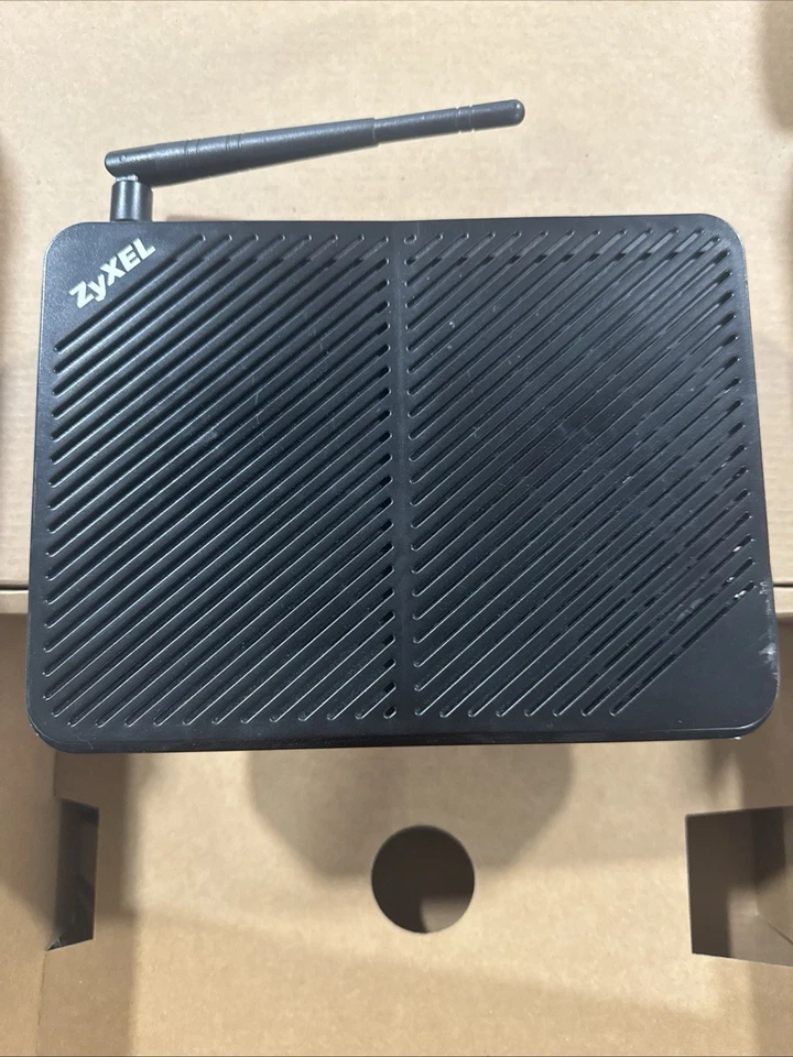 Zyxel EMG3415-B10A AC2400 Gigabit Dual-Band Ethernet Gateway - Image 3 of 4