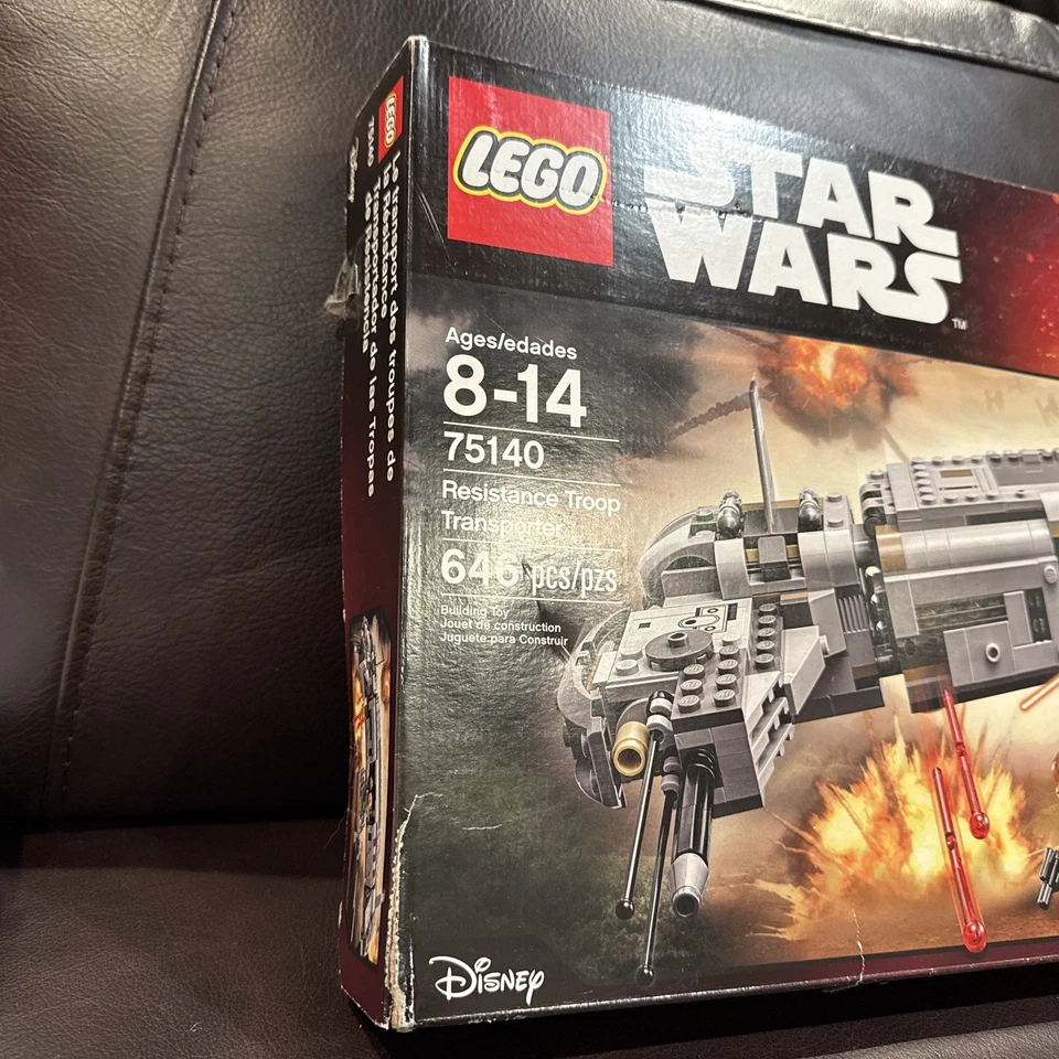 LEGO Star Wars: Resistance Troop Transporter (75140) - Image 2 of 4