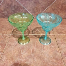 2 COLORFUL PLASTIC POOL BEACH BOAT MARGARITA BAR GLASSES