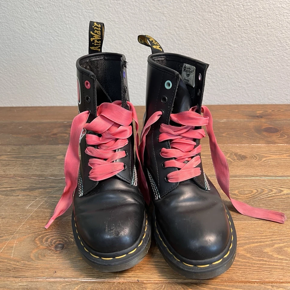 Dr. Martens Hello Kitty & Friends Leather Boots 1460 Sz 6 - Image 2 of 4