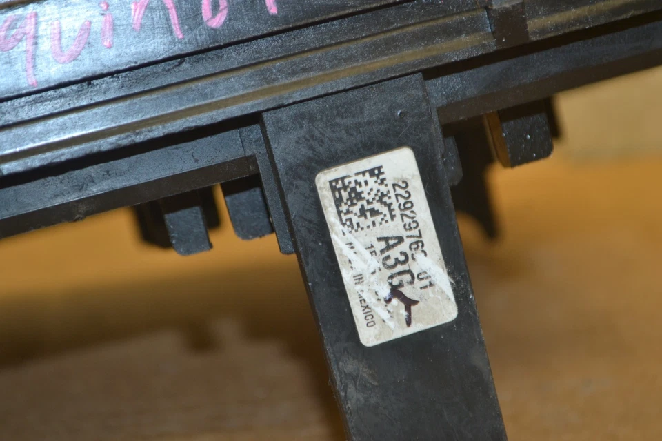 Chevrolet Equinox 2013-2016 caja de fusibles conexión OEM 22929763 módulo 87-7A8 Foto 2 de 4