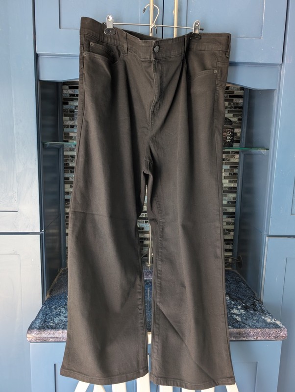 Torrid Bombshell Straight Premium Stretch Jeans Black Denim 26  Short New W/Tags