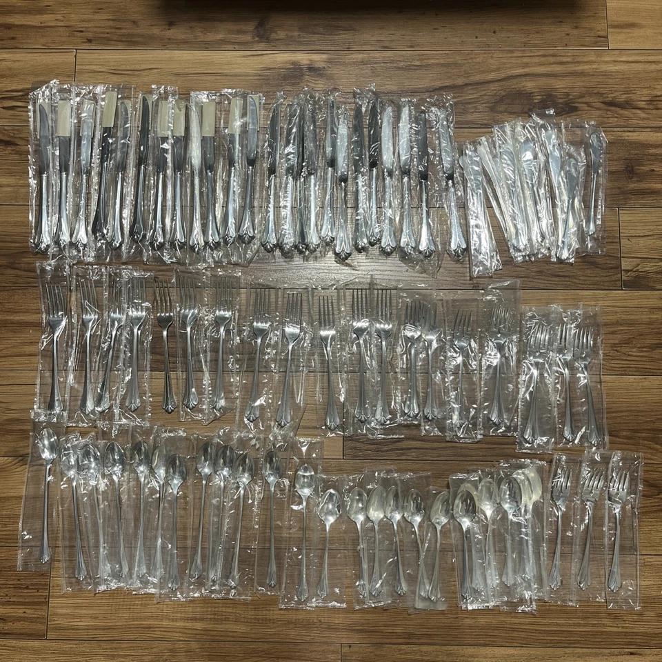 Nuevo de Lote Antiguo Juego De 84 Oneida FLAUTA REAL PLATEADA Comunidad Betty Crocker Foto 2 de 4