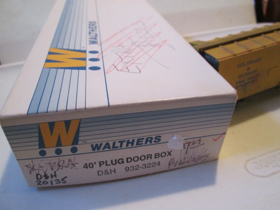 Walthers HO Scale D&H 40' Plug Door Box Car #20135 KDs & Metal Wheels 932 3224 - Image 3 of 4