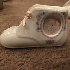 Vintage 1991PRECIOUS MOMENTS BABY BOY SHOE BANK Jesus Loves Me
