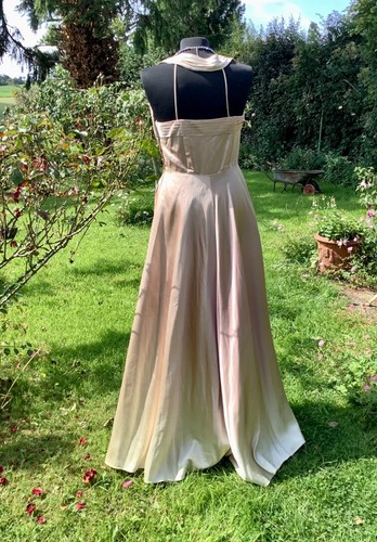 Vintage 1940/50s Oyster Peach Satin Beaded Ball/Evening Gown. - Picture 4 of 19