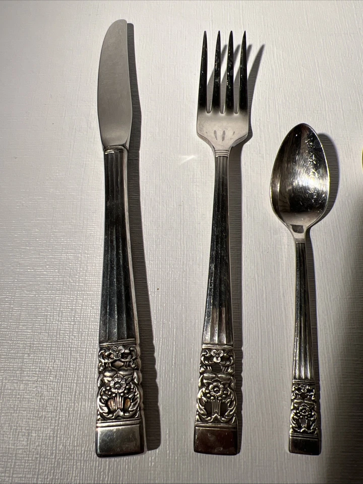 Cubiertos plateados Oneida Community Hampton Court - Juego de 4 piezas  Foto 3 de 4