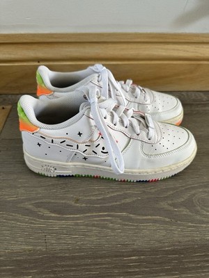 Nike Air Force 1 Low GS Kinder Zeichnung Weiß Größe 5Y UK 4,5 EUR 37,5 Turnschuhe