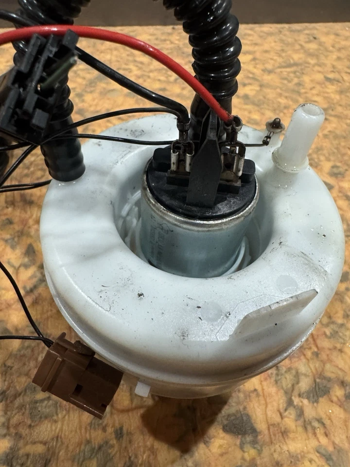 2007 2013 BMW 328i 128i 3.0L N51 Tank Fuel Pump 16147194207 OEM - Image 2 of 4