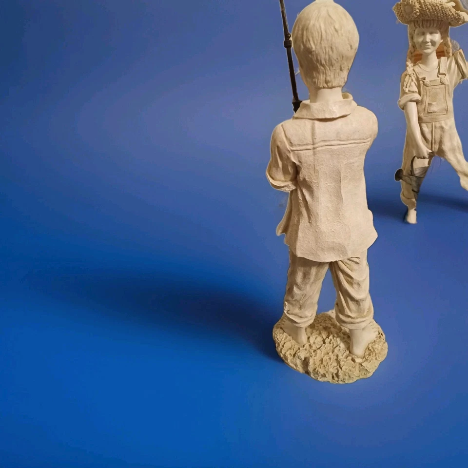 Банка для полива мальчика удочки девочки 14 дюймов статуэтки из цельной смолы цвета слоновой кости 2001 - Изображение 3 из 4