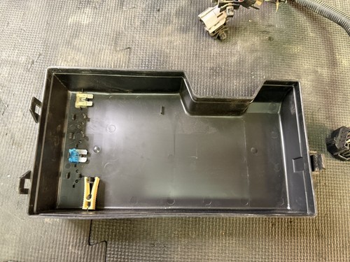Isuzu Trooper 3.5L 4X4 Junction Fuse Box Assembly 8971747120 2000-2002 OEM - Picture 4 of 12