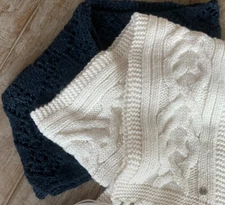 Pair of 2 Knit Scarves - Off WhiteAcrylic Liz Claiborne & Blue Knit