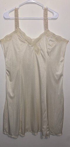 Vintage Nylon Voll Slip mit Spitzenträgern Gr. 42 XL seidige Nylonspitze elfenbein beige