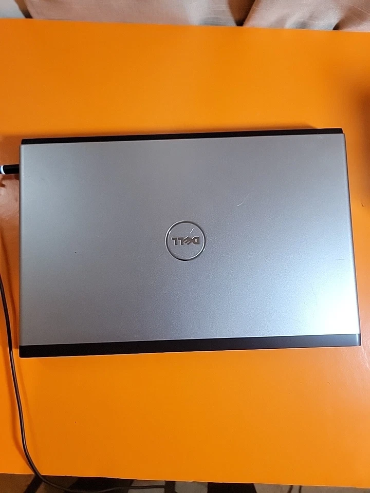 Dell Vostro 3500 Intel Core i3-M370 2,40 GHz 15,6" con batería sin HDD/OS Foto 4 de 4