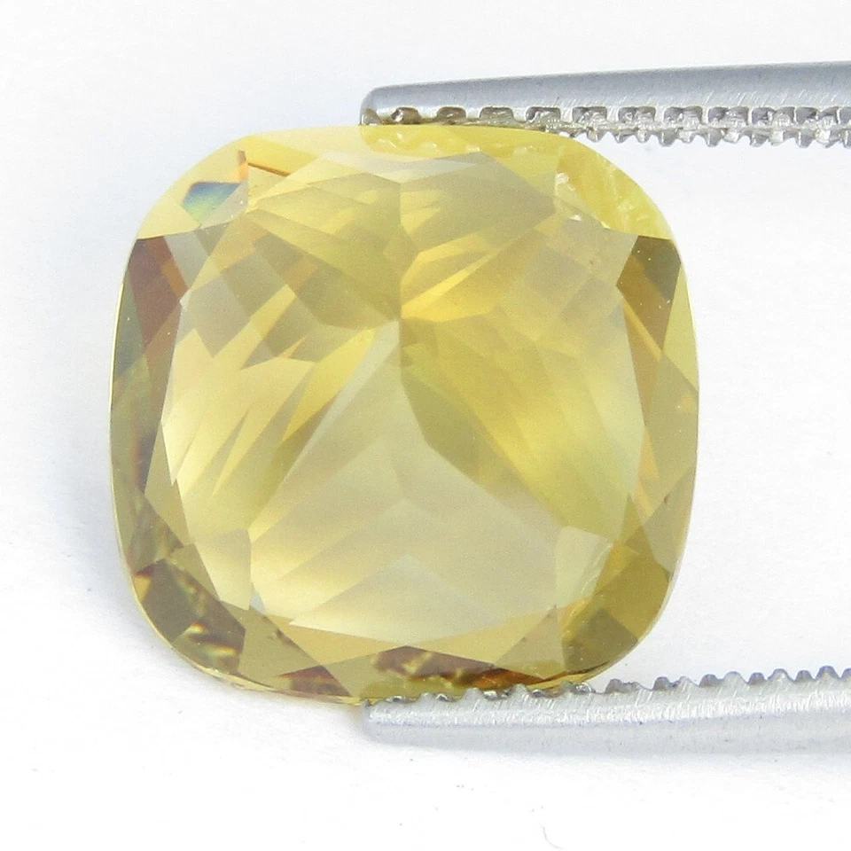 Piedra preciosa con forma de cojín de berilo amarillo heliodor tremendo natural de 5,28 quilates Foto 4 de 4