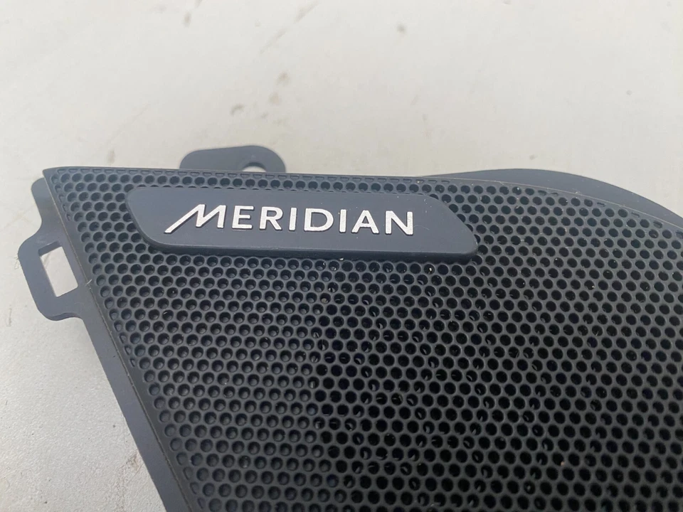 JAGUAR XE X760 FRONT PASSENGER SIDE DOOR TWEETER SPEAKER COVER TRIM GX7318C863AC - Image 2 of 4