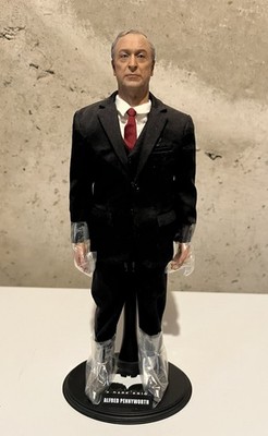 Alfred Pennyworth Hot Toys MMS236 1/6 Figure Batman Armory The