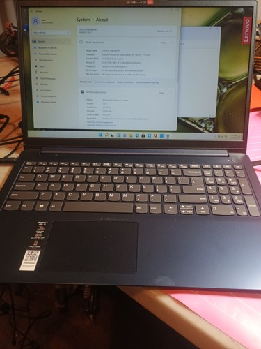 Lenovo IdeaPad 1i 15.7" Laptop - Afbeelding 2 van 4
