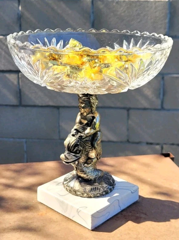 Cuenco de vidrio cortado pedestal vintage chapado en plato de caramelo metal querubín pez base de mármol Foto 2 de 4