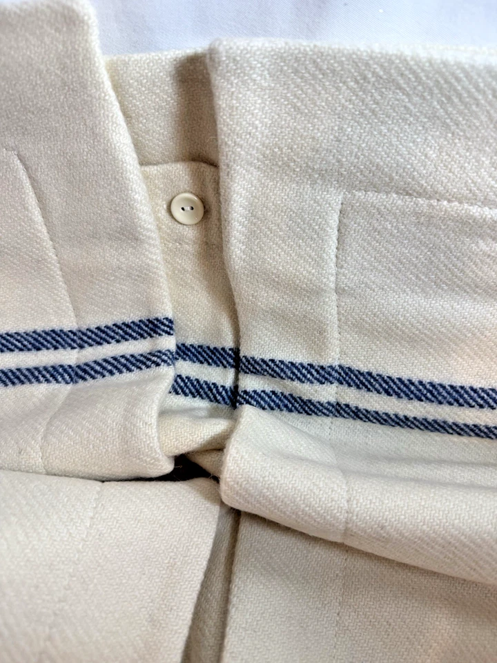 One Ralph Lauren Newburgh Azul y Crema Cuadros Euro Sham, 100% Lana 26" x 26" Foto 2 de 4