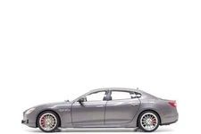 AUTOart 1:18 Maserati Quattroporte GTS in Grigio Maratea