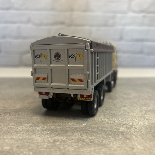 Volquete a granel Corgi CC13509 Volvo FM - J W Morrison, 1/50 - Volquete de 8 ruedas - Imagen 8 de 9