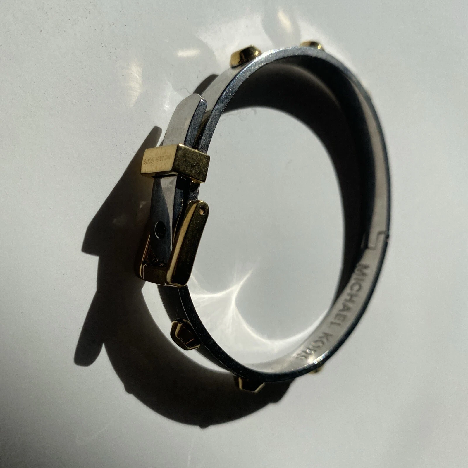 Michael Kors Bracciale Argento Oro Fibbia Look