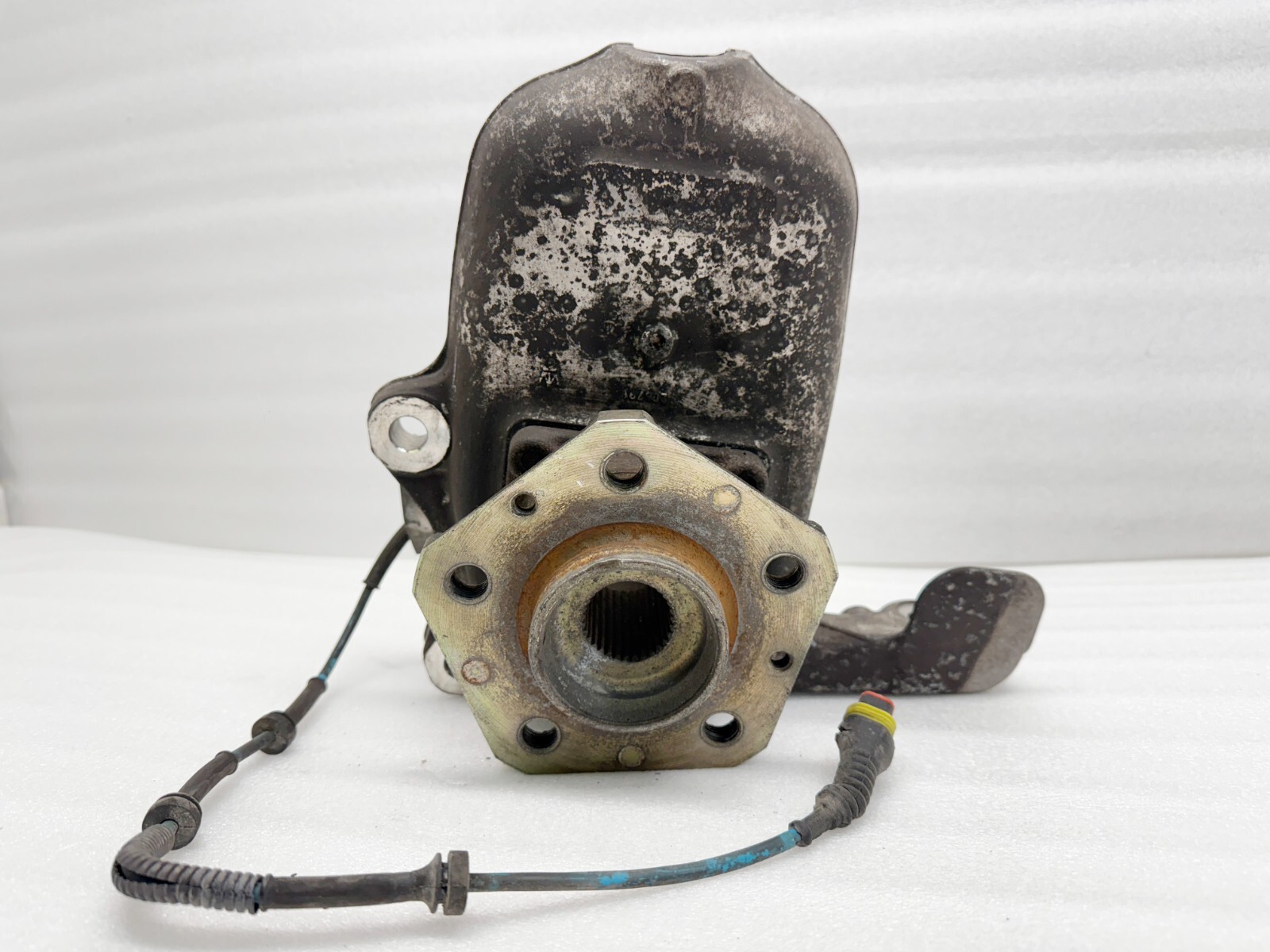 P50368 2003-2008 Maserati Quattroporte M139 Front Spindle Knuckle with Hub LH