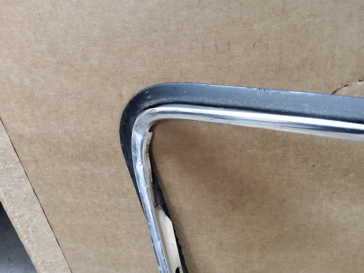 1990-1997 Lincoln Town Car Towncar Pass Right Front Window Chrome