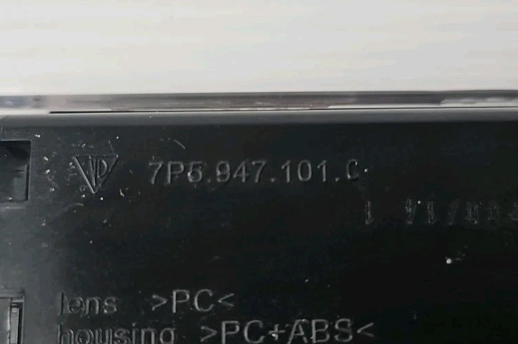 2011-2018 PORSCHE CAYENNE REAR OVERHEAD HEADLINER INTERIOR DOME LIGHT LAMP OEM - Image 3 of 3