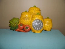 VTG Burwood Products New Haven Gold Kitchen Wall Clock Vegetables/Canisters RARE