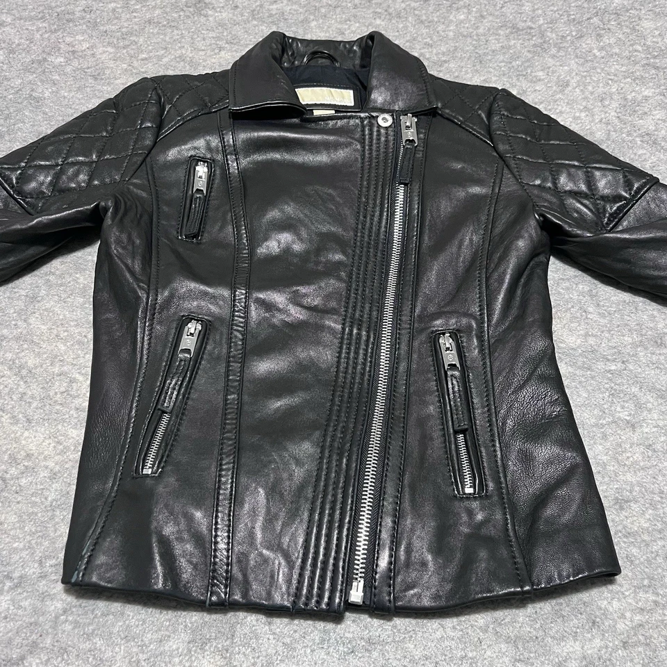 Chaqueta de motociclista Michael Kors para mujer negra de cuero genuino PEQUEÑA Foto 2 de 4