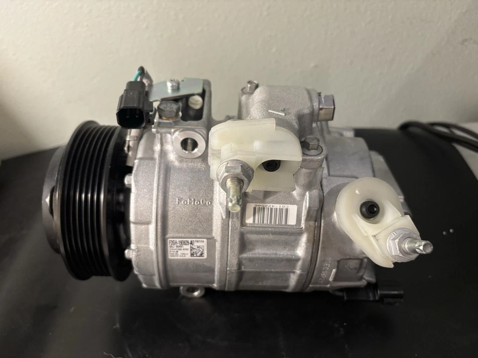 Compresor y embrague de aire acondicionado Ford F2GZ19703R - Nuevo OEM Motorcraft YCC-614 Foto 4 de 4
