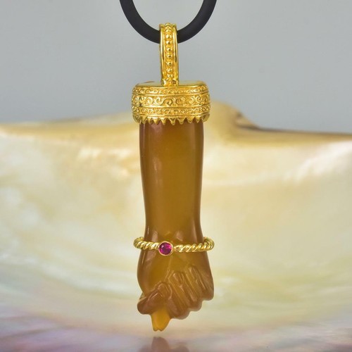Oro Vermeil Ley Mano Fico Figa Colgante Tallado Amarillo Calcedonia Rubí 9.36g - Imagen 2 de 11