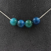 Mineralien Und Edelsteine. Halskette 4 Perlen Apatit 8 Mm. Kette Aus Edelstahl
